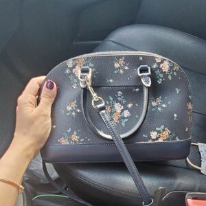 Floral Navy Handbag like new